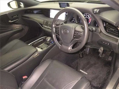 Lexus LS  с аукциона в Японии