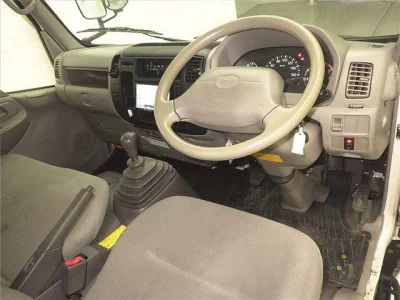 Toyota DYNA  с аукциона в Японии