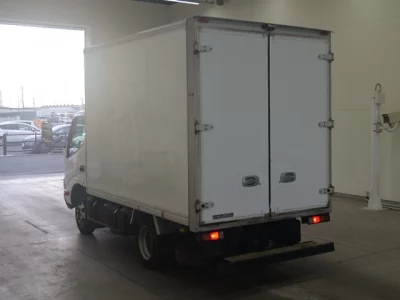 Toyota DYNA  с аукциона в Японии