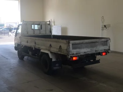 Toyota DYNA  с аукциона в Японии