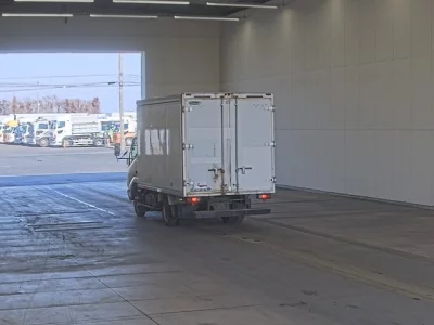 Toyota DYNA  с аукциона в Японии