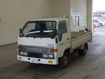 Toyota DYNA  с аукциона в Японии