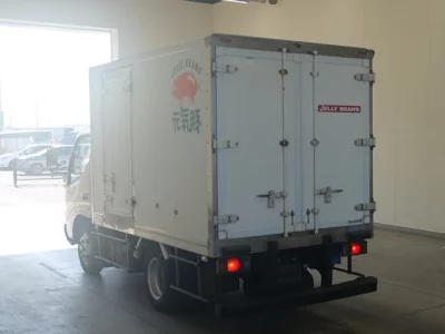 Toyota DYNA  с аукциона в Японии