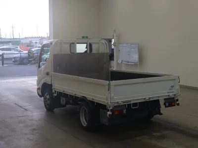 Toyota DYNA  с аукциона в Японии