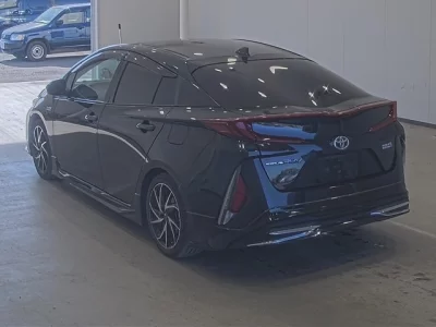 Toyota PRIUS PHV  с аукциона в Японии