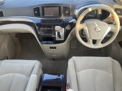 Nissan ELGRAND  с аукциона в Японии