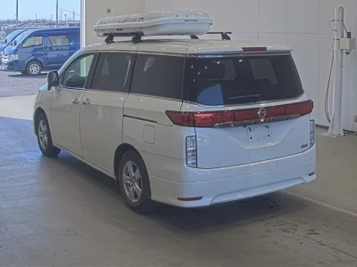 Nissan ELGRAND  с аукциона в Японии