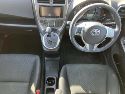 Toyota RACTIS  с аукциона в Японии