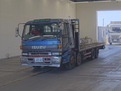 Isuzu TRUCK