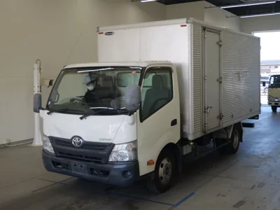 Toyota DYNA  с аукциона в Японии