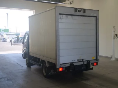 Toyota DYNA  с аукциона в Японии