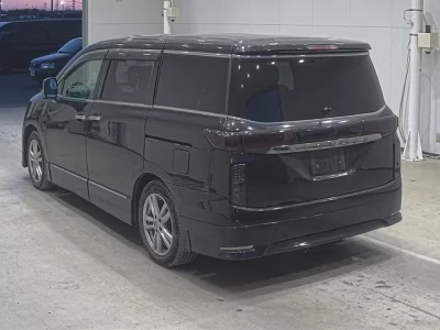 Nissan ELGRAND  с аукциона в Японии