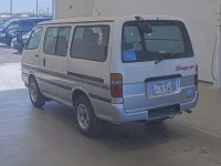 Toyota HIACE VAN лот № 20175 оценка 3.5  с аукциона в Японии 1
