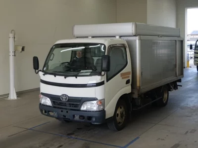 Toyota DYNA  с аукциона в Японии