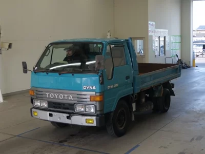 Toyota DYNA  с аукциона в Японии