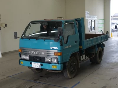 Toyota DYNA  с аукциона в Японии