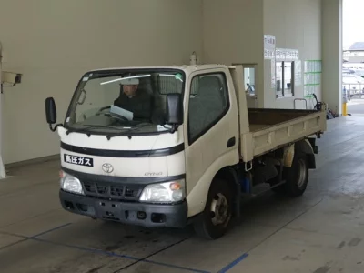 Toyota DYNA  с аукциона в Японии