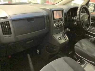 Mitsubishi DELICA D5