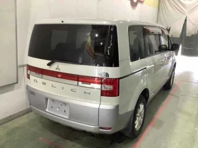 Mitsubishi DELICA D5
