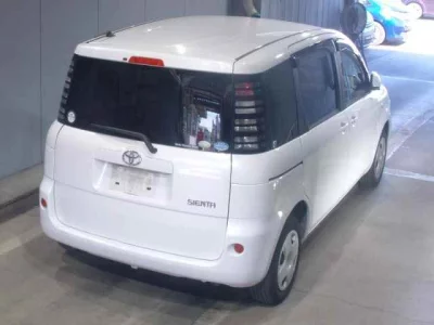Toyota SIENTA  с аукциона в Японии