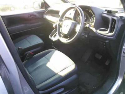 Toyota NOAH  с аукциона в Японии