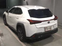 Lexus UX лот № 117 оценка R  с аукциона в Японии 1