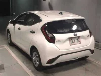 Toyota AQUA лот № 343 оценка 4  с аукциона в Японии 1