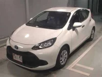 Toyota AQUA лот № 343 оценка 4  с аукциона в Японии 3