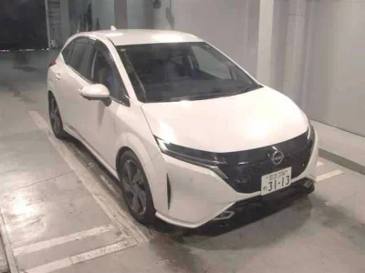 Nissan AURA