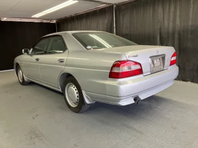 Nissan LAUREL