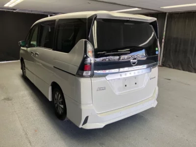 Nissan SERENA  с аукциона в Японии