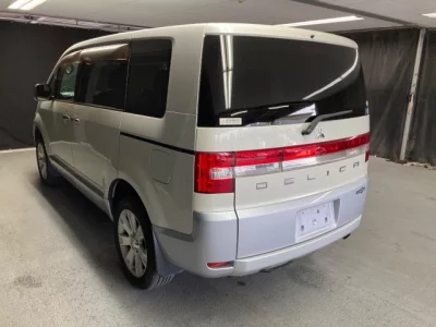 Mitsubishi DELICA D5