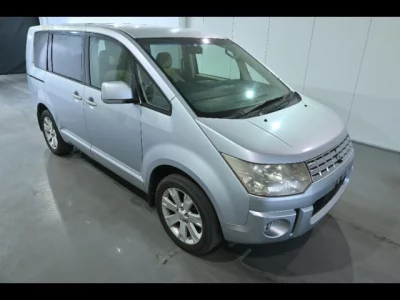 Mitsubishi DELICA D5