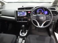 Honda FIT лот № 10055 оценка 3  с аукциона в Японии 4