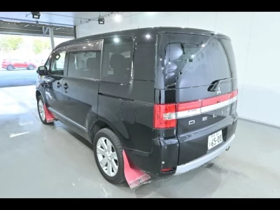 Mitsubishi DELICA D5