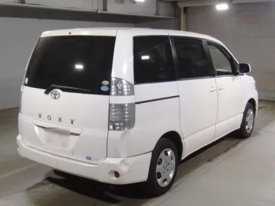 Toyota VOXY  с аукциона в Японии