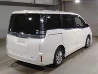 Toyota VOXY лот № 2279 оценка 3.5  с аукциона в Японии 1