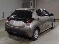 Toyota YARIS лот № 195 оценка 3.5  с аукциона в Японии 1