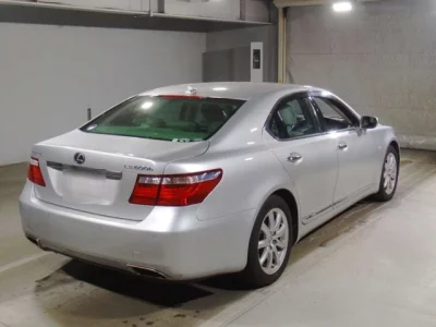 Lexus LS  с аукциона в Японии
