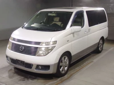 Nissan ELGRAND  с аукциона в Японии