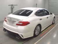 Nissan FUGA лот № 10369 оценка 4  с аукциона в Японии 1