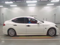 Nissan FUGA лот № 10369 оценка 4  с аукциона в Японии 2