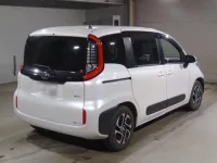 Toyota SIENTA лот № 2231 оценка 4.5  с аукциона в Японии 1