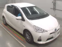 Toyota AQUA лот № 30034 оценка 4  с аукциона в Японии 4