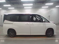 Toyota VOXY лот № 30456 оценка R  с аукциона в Японии 2