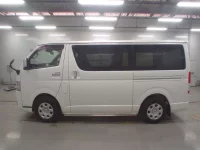 Toyota HIACE VAN лот № 36030 оценка 5  с аукциона в Японии 3