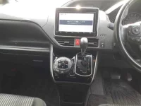 Toyota VOXY лот № 30021 оценка 4  с аукциона в Японии 8