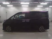 Toyota VOXY лот № 30021 оценка 4  с аукциона в Японии 3