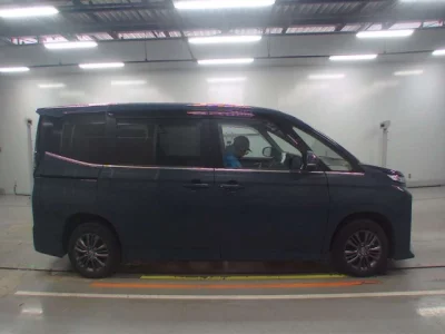 Toyota VOXY  с аукциона в Японии