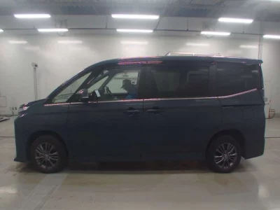Toyota VOXY  с аукциона в Японии